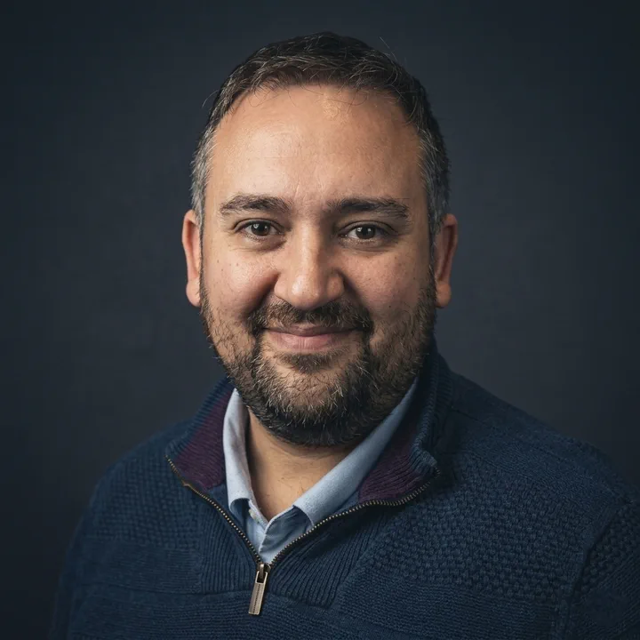 Professor Ashley Akbari